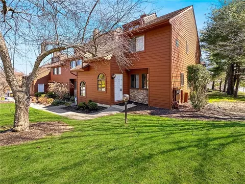 118 Swan Ln, Poughkeepsie, NY 12603