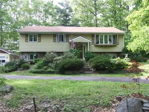 48 Roxanne Blvd, Lloyd, NY 12528