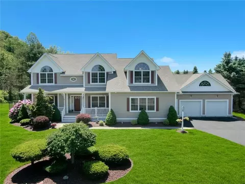 12 Clare Ct, East Fishkill, NY 12533
