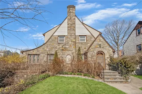 25 Locust Ave, Scarsdale, NY 10583