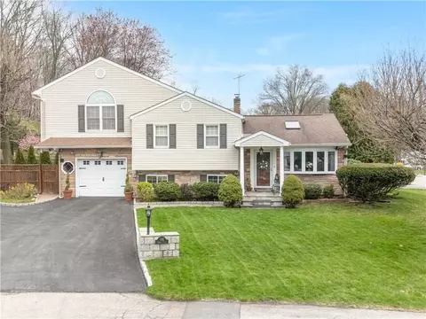 1 Seward Ct, Cortlandt, NY 10548