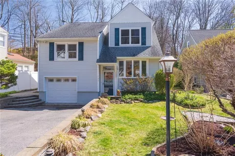 123 Manville Rd, Mount Pleasant, NY 10570