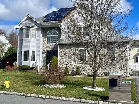 2626 Liberty Rdg, New Windsor, NY 12553