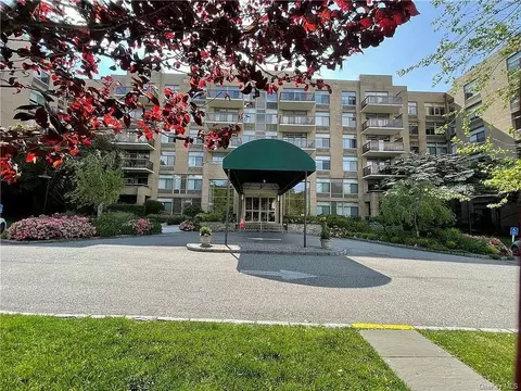 35 N Chatsworth Ave #5W, Larchmont, NY 10538