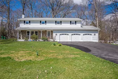 5 Cora Ln, Poughkeepsie, NY 12603