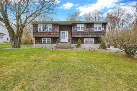 36 Amy Todt Dr, Monroe, NY 10950