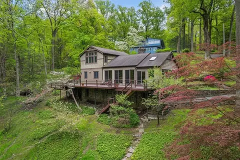 10 Bridge Ln, Cortlandt, NY 10520