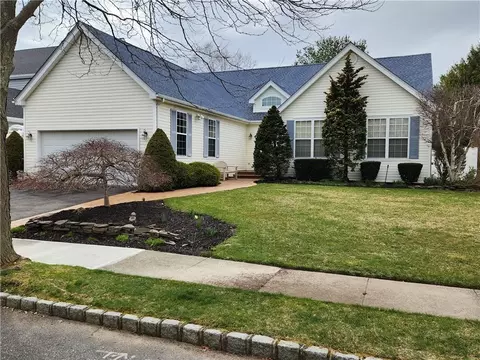 27 Auden Ave, Melville, NY 11747