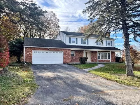 1 Tay Pl, La Grange, NY 12603