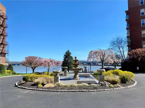 4 Salisbury Pt #4C, Orangetown, NY 10960