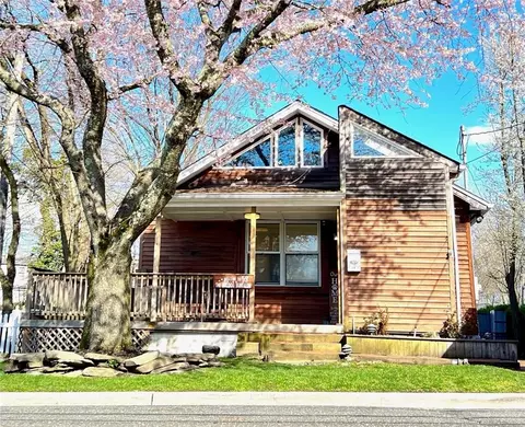 18 Johnson Pl, Baldwin, NY 11510