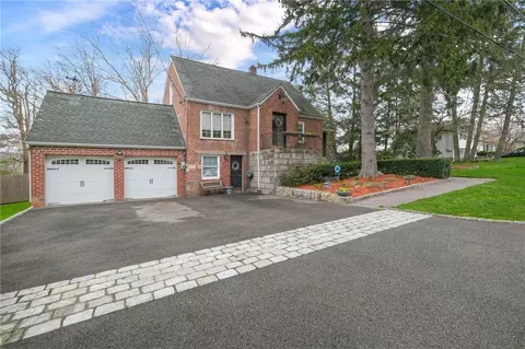 8 Watson St, Cortlandt, NY 10567