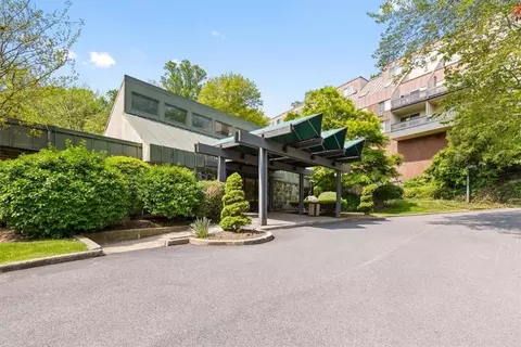 2 Fountain Ln #3D, Greenburgh, NY 10583