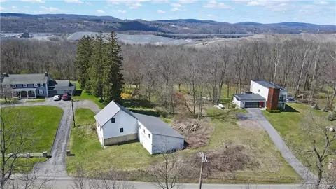 425 Sheafe Rd, Poughkeepsie, NY 12590