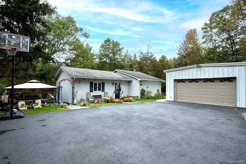 45 Barkit Kennel Rd, Pleasant Valley, NY 12569