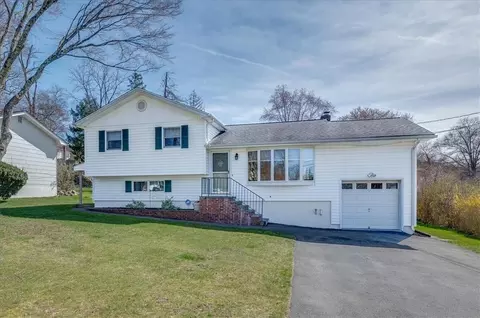 5 Hampton Pl, Cortlandt, NY 10567