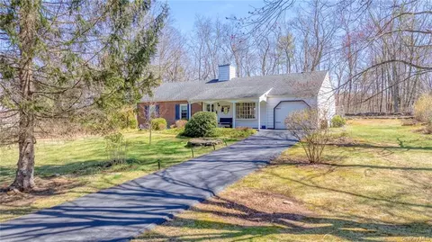 43 Fieldstone Rd, West Hurley, NY 12491