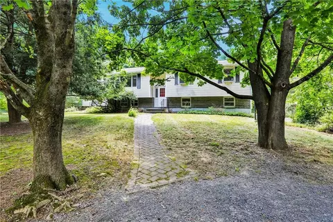 9 Angel Rd, New Paltz, NY 12561