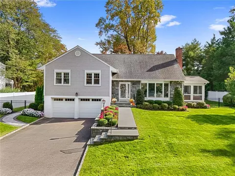 277 Stuart Dr, New Rochelle, NY 10804