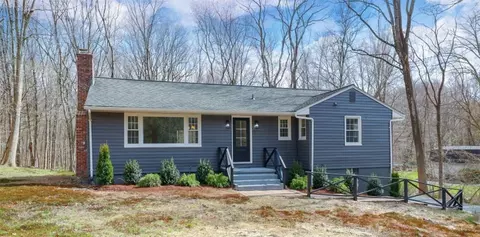 10 Tommys Ln, Lewisboro, NY 10590