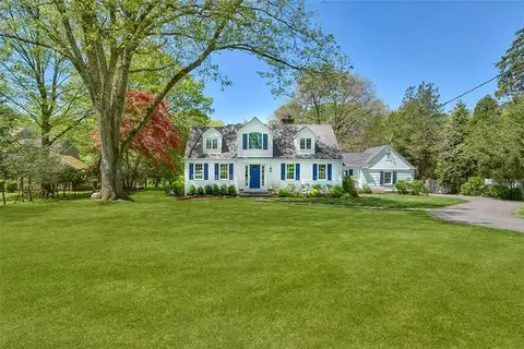 14 Algonquin Dr, New Castle, NY 10514