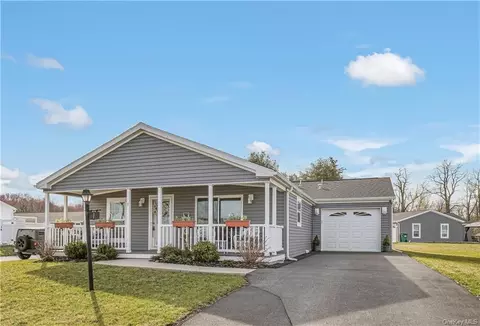 1 Boca Ct, Poughkeepsie, NY 12603