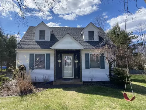 19 Hasbrouck Dr, Poughkeepsie, NY 12603