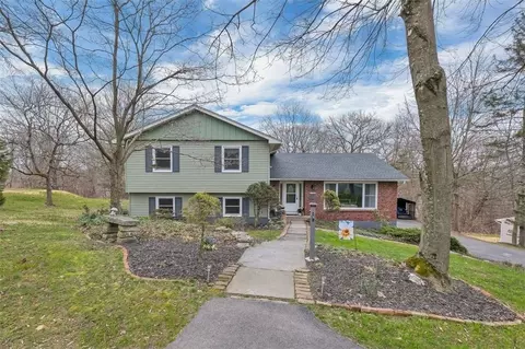 25 Lauretta Dr, Lloyd, NY 12528