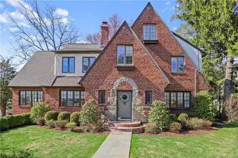 15 Colonial Rd, Bronxville, NY 10708