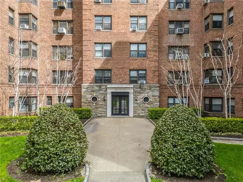 485 E Lincoln Ave #215, Mount Vernon, NY 10552