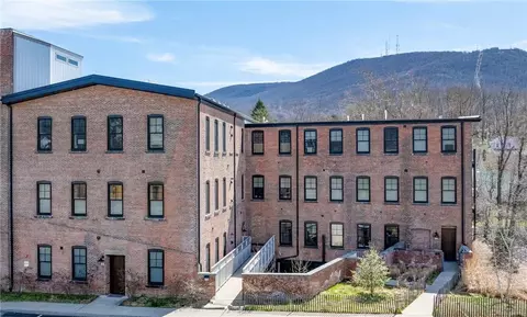 11 Creek Dr #102, Beacon, NY 12508