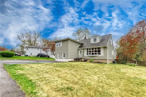 136 Lake Rd, Clarkstown, NY 10989