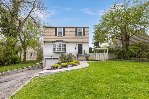 15 Barnwell Dr, Greenburgh, NY 10607