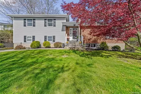 36 Tiros Ave, Woodbury Town, NY 10930