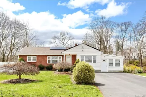 25 Sullivan Dr, Stony Point, NY 10980