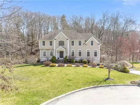 38 Kenzbrit Ct, Poughkeepsie, NY 12603