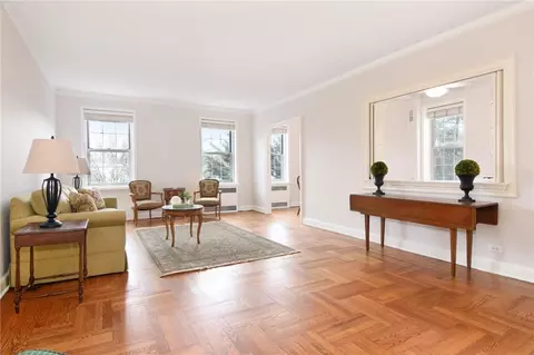 9 Midland Gdns #3D, Bronxville, NY 10708