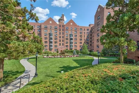 178 Garth Rd #6L, Scarsdale, NY 10583
