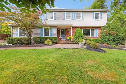 30 London Ter, Clarkstown, NY 10956