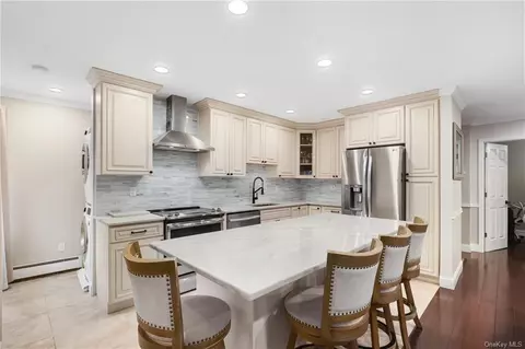 145 Sierra Vista Ln, Clarkstown, NY 10989