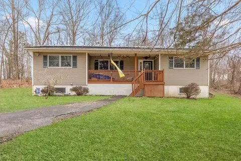 305 Meadowbrook Heights Dr, New Windsor, NY 12553