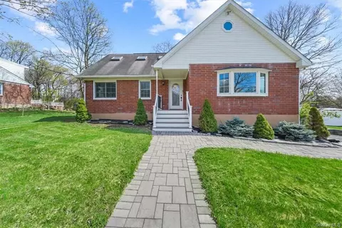 4 Allen Pl, New Windsor, NY 12553