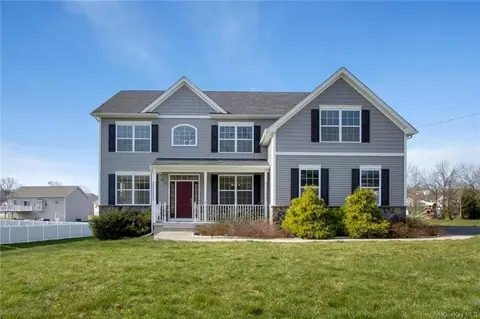 13 Moffat Rd, Washingtonville, NY 10992