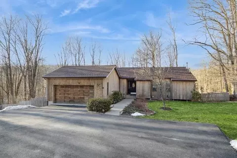 25 Longridge Trl, Putnam Valley, NY 10579