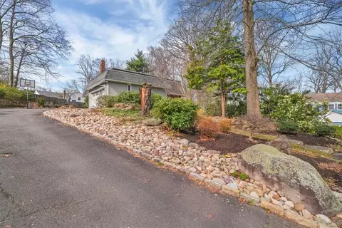 13 Sunderland Pl, Ramapo, NY 10901