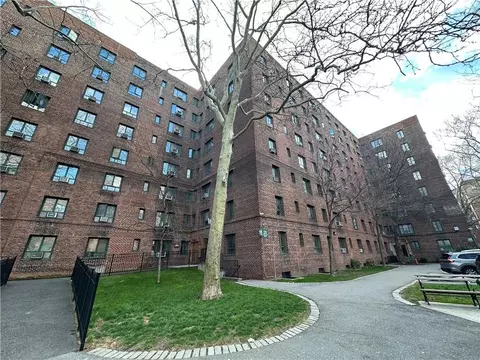 2220 E Tremont Ave #MG, New York, NY 10462