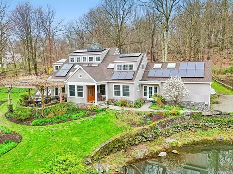 1420 Journeys End Rd, Yorktown, NY 10520