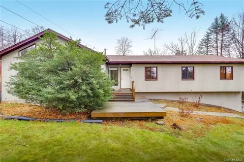 66 Saw Mill Rd, Clarkstown, NY 10956
