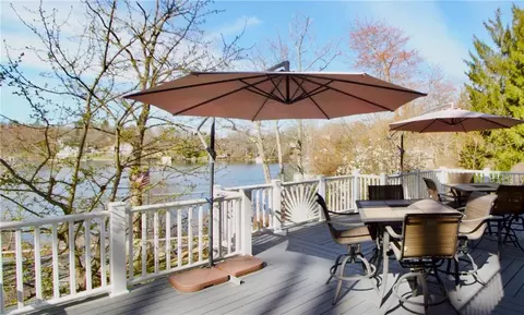 445 N Lake Blvd, Mahopac, NY 10541