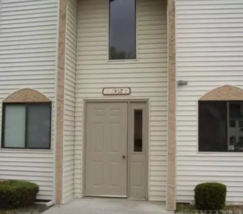 32 Scarborough Ln #B, Wappinger, NY 12590